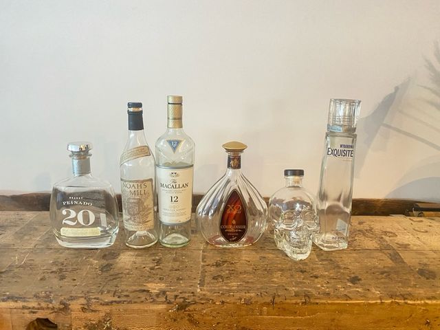 Bottiglie di liquore premium vuote