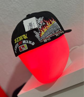 Gorra New Era NY Diseño Águila y Huesos