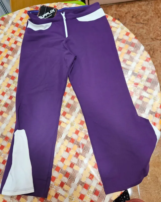 Pantalón deportivo morado y blanco Dupont