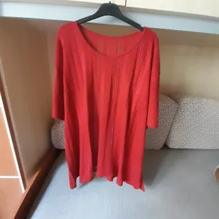 Eleganza traforata – top bordeaux plus size