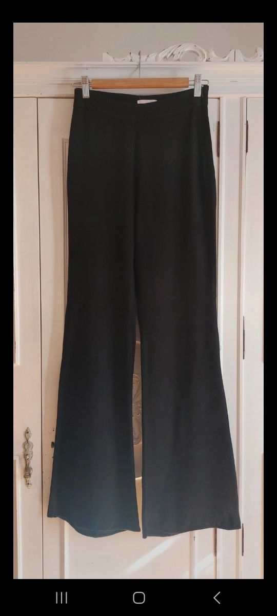 Pantalón negro Mango