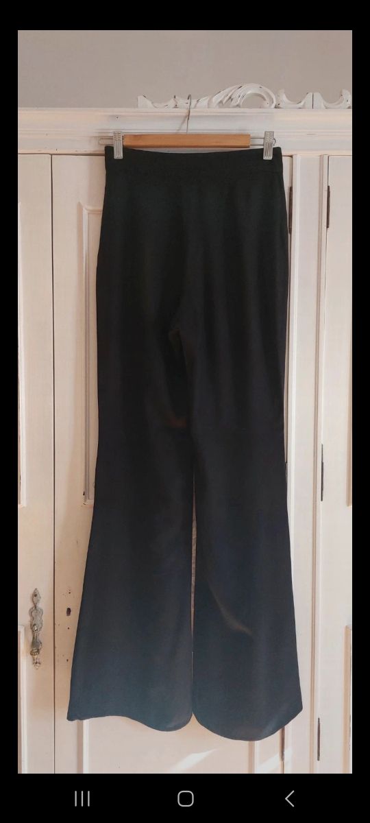 Pantalón negro Mango