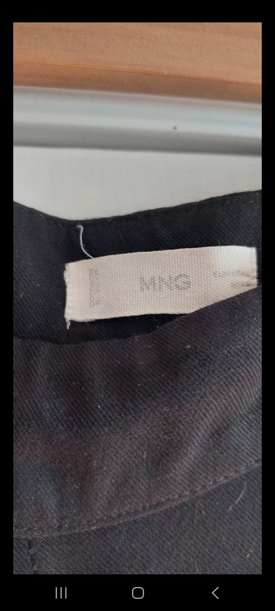 Pantalón negro Mango