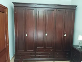 Armadio in legno a 6 ante