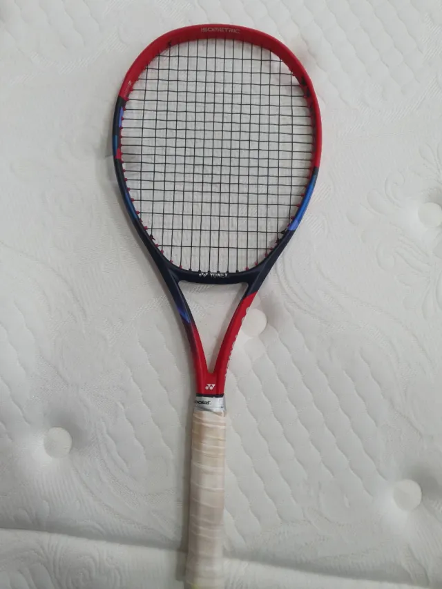 Raqueta Tenis Yonex Vcore 98.