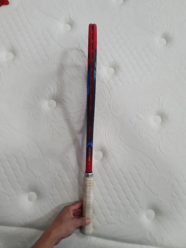 Raqueta Tenis Yonex Vcore 98.