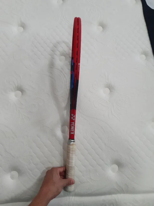 Raqueta Tenis Yonex Vcore 98.