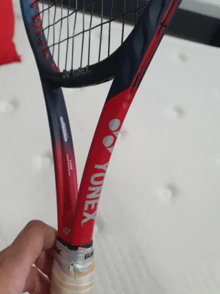 Raqueta Tenis Yonex Vcore 98.