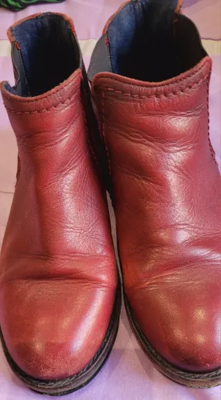 Botas de cuero rojas