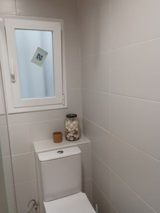 Azulejos marrón y azulejos blanco