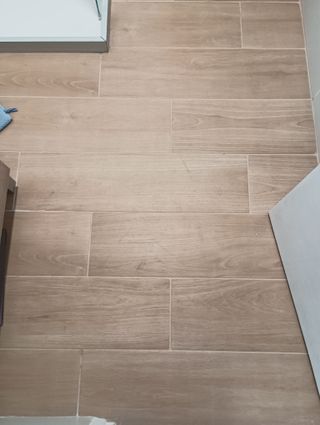 Azulejos marrón y azulejos blanco