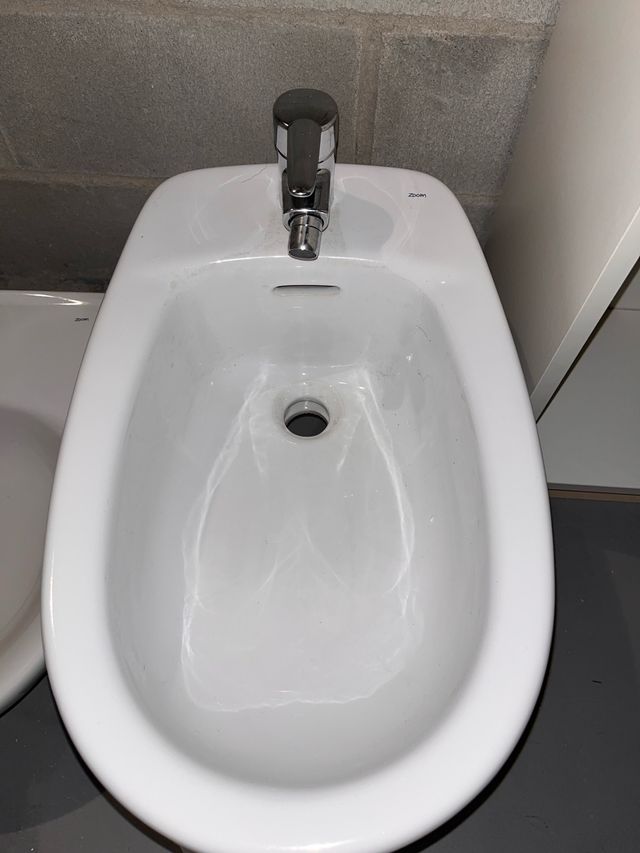 Bidé Cerámica Blanco con Grifo Monomando