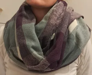 Sciarpa morbida in lana grande e avvolgente