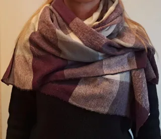 Sciarpa morbida in lana grande e avvolgente