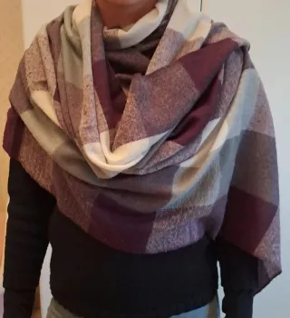 Sciarpa morbida in lana grande e avvolgente