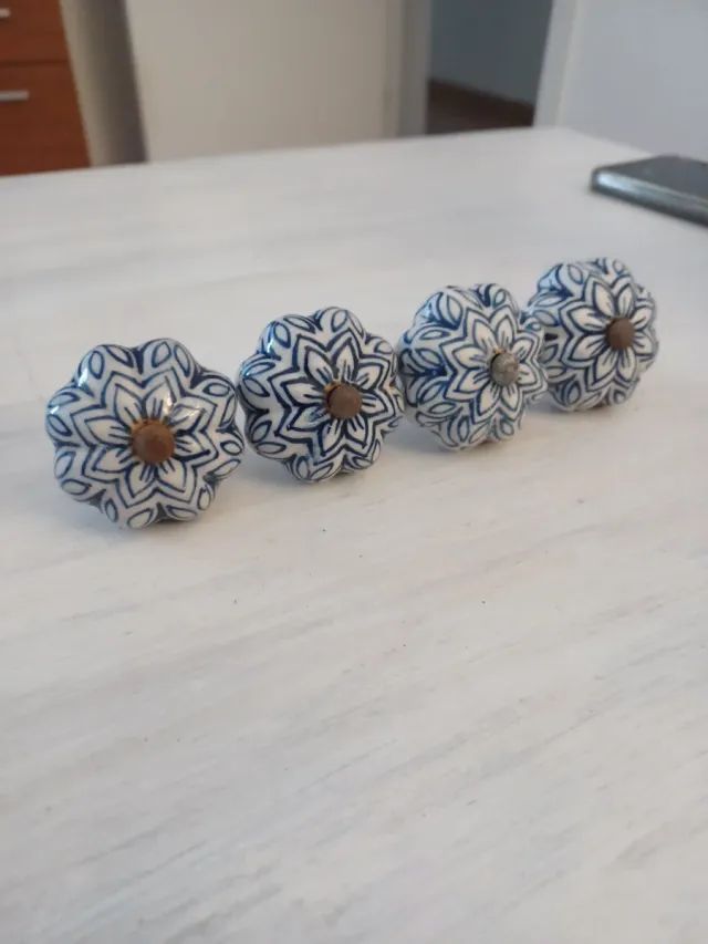 Tiradores de cerámica azul y blanco