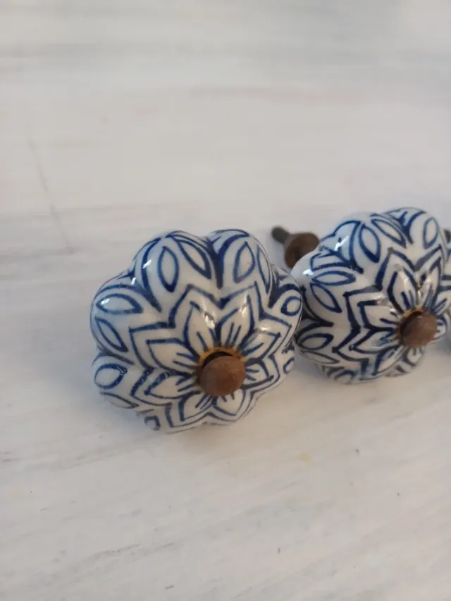 Tiradores de cerámica azul y blanco