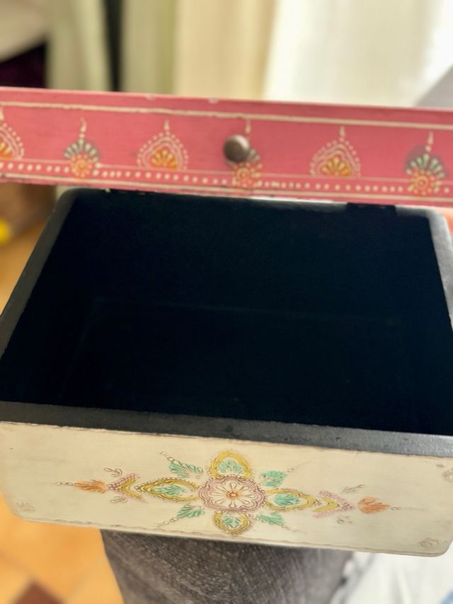 Caja decorada vintage