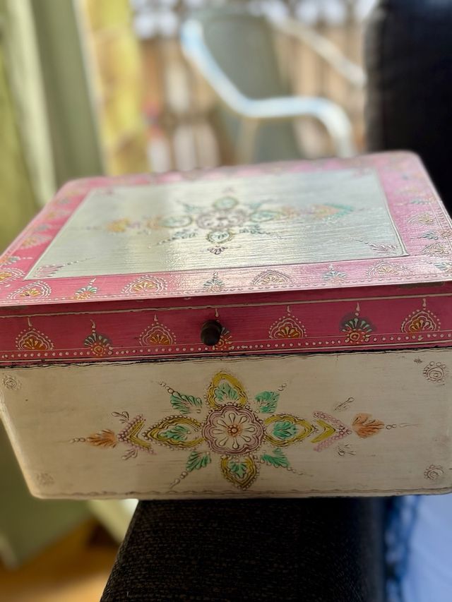 Caja decorada vintage