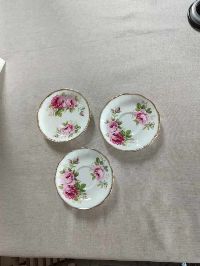 3 Platos Porcelana Inglesa Rosas
