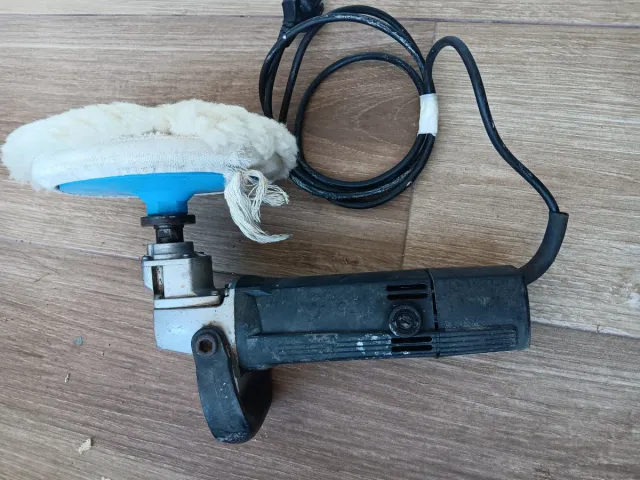 Pulidora eléctrica con disco de lana