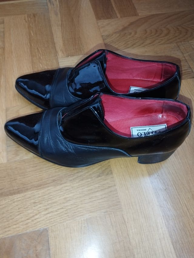 Sapatos de Veludo Preto Feminino