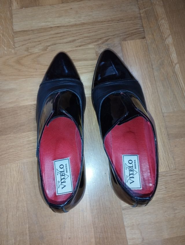 Sapatos de Veludo Preto Feminino