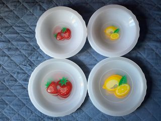 Set 16 piatti (8 piani, 8 fondi) in plastica dura