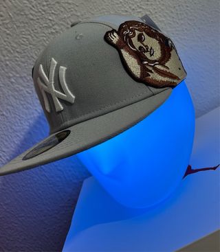 Gorra New Era Gris con Parche Multicolor