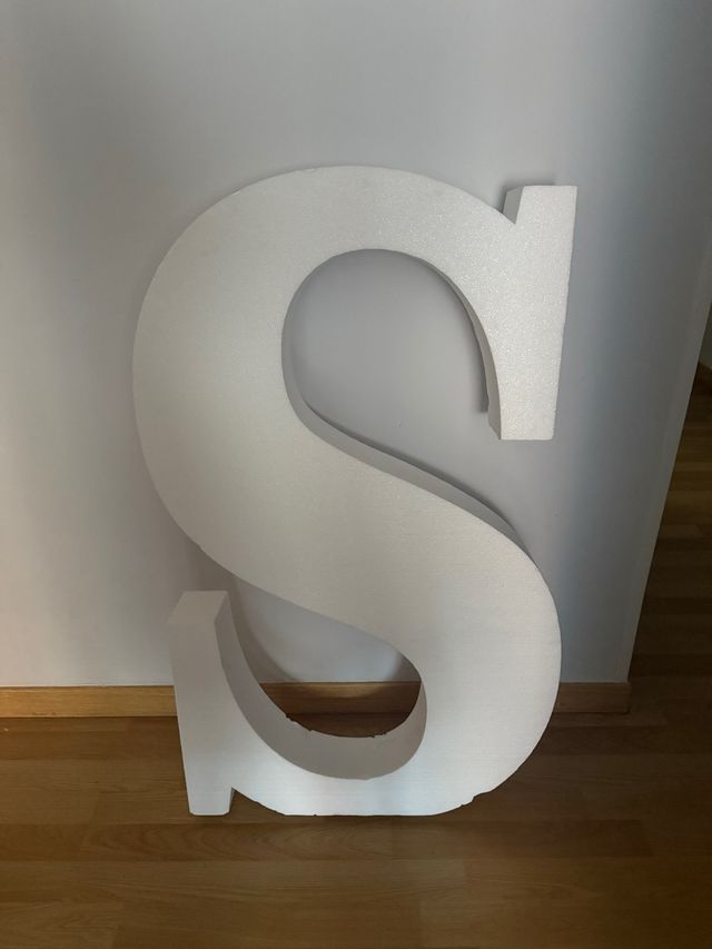 Letra S de porexpán blanca