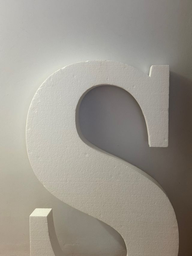 Letra S de porexpán blanca