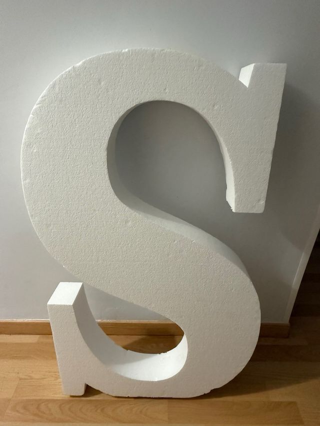 Letra S de porexpán blanca