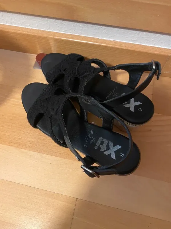 Cuñas Xti Talla 41 Negras y Beige