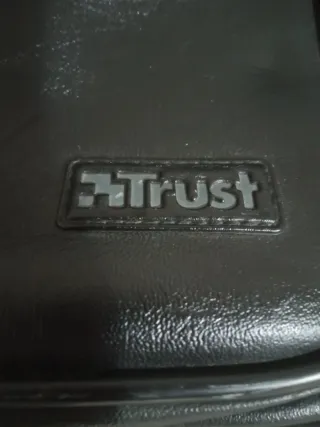 Maletín profesional para portátil Trust negro