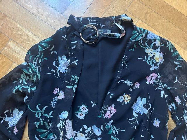 Vestido Bershka floral negro