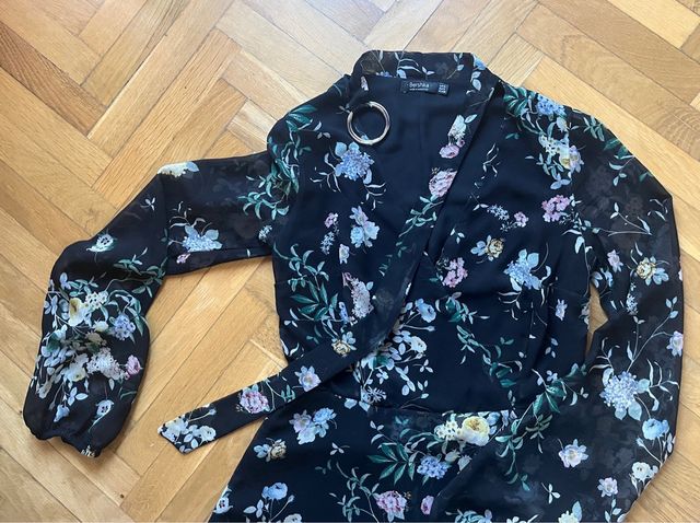 Vestido Bershka floral negro