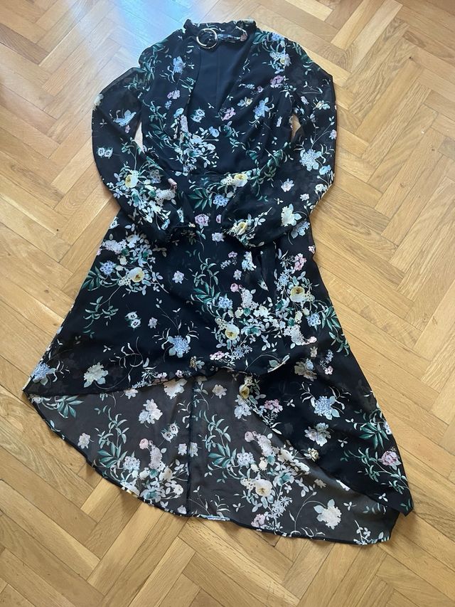 Vestido Bershka floral negro