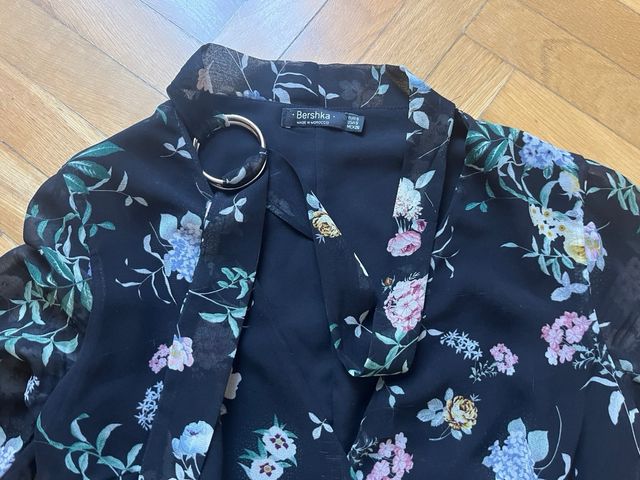 Vestido Bershka floral negro
