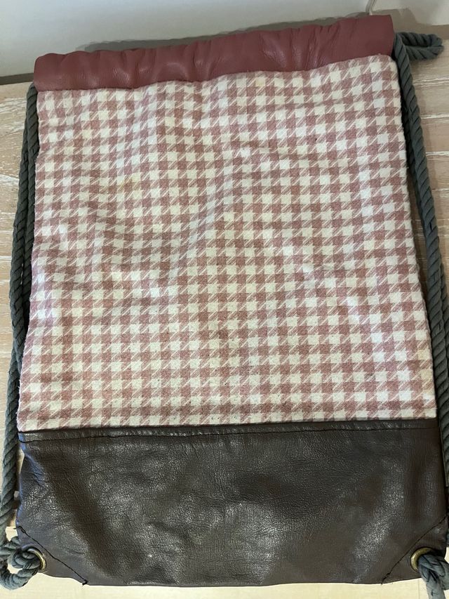 Mochila de piel y tela