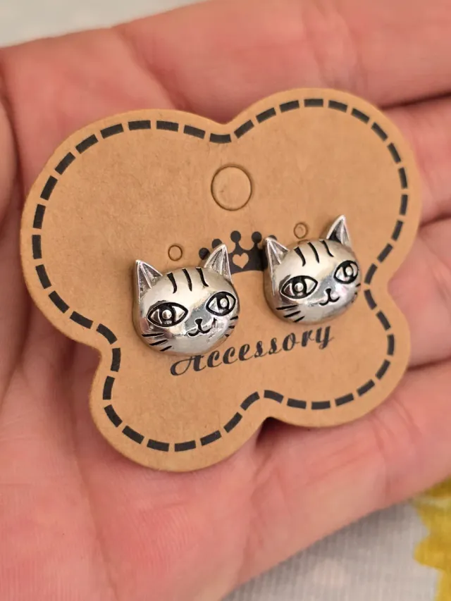 Pendientes gatos. CON ETIQUETA. 4,40 EUROS