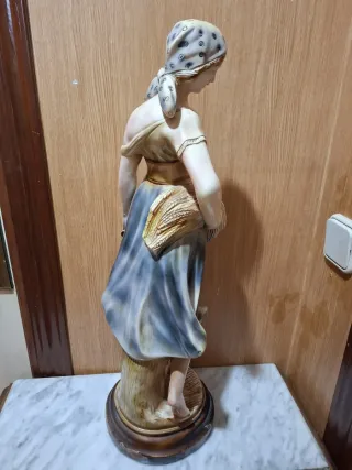 Figura tosaerba in ceramica S.XX
