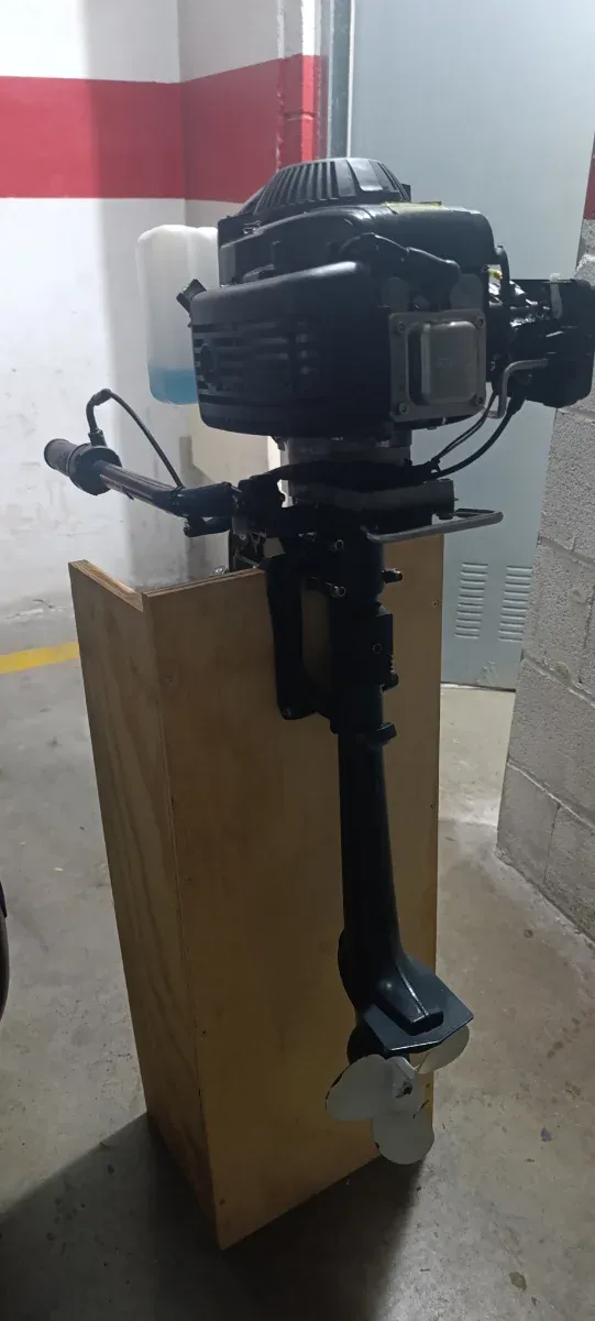 Kayak amarillo y blanco. Se vende o cambia.