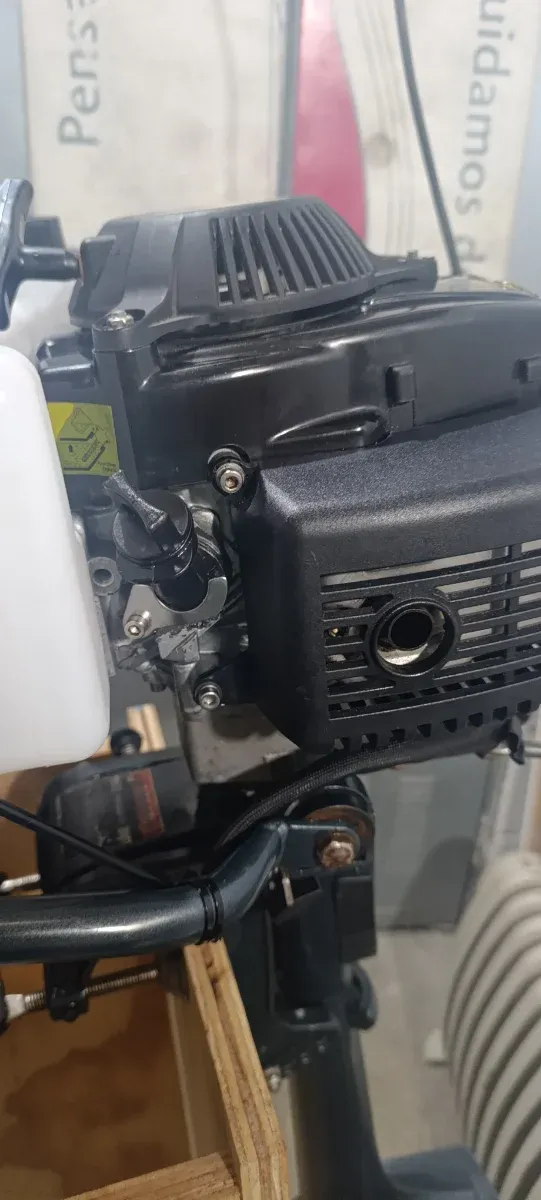 Kayak amarillo y blanco. Se vende o cambia.