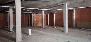 Local comercial en alquiler en Urb. Belvalle en Meco
