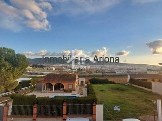 Casa adosada en venta en Lucena