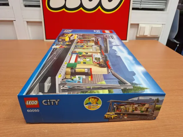 LEGO CITY 60050 STAZIONE FERROVIARIA (2014)