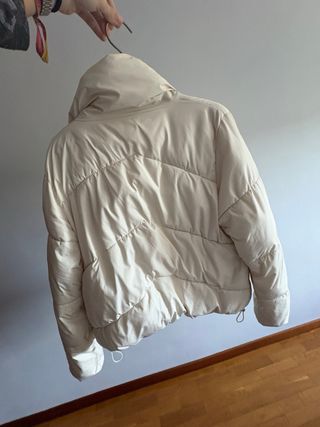 Cazadora acolchada beige