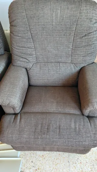 2 comode poltrone elettriche in tessuto