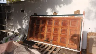 Puerta de madera maciza