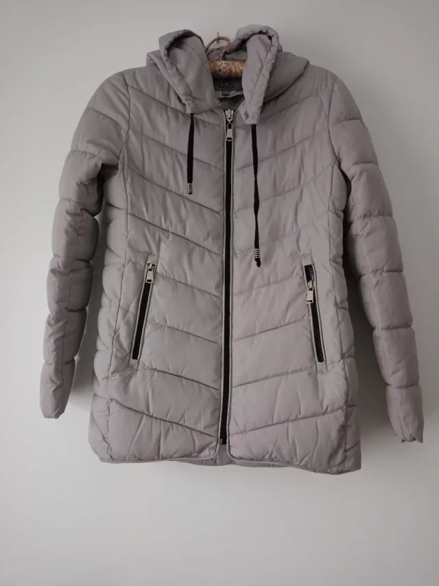 Cazadora acolchada gris mujer